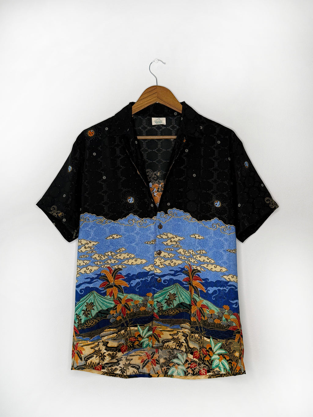Batik Shirt Short Sleeve - Blue Beach Model