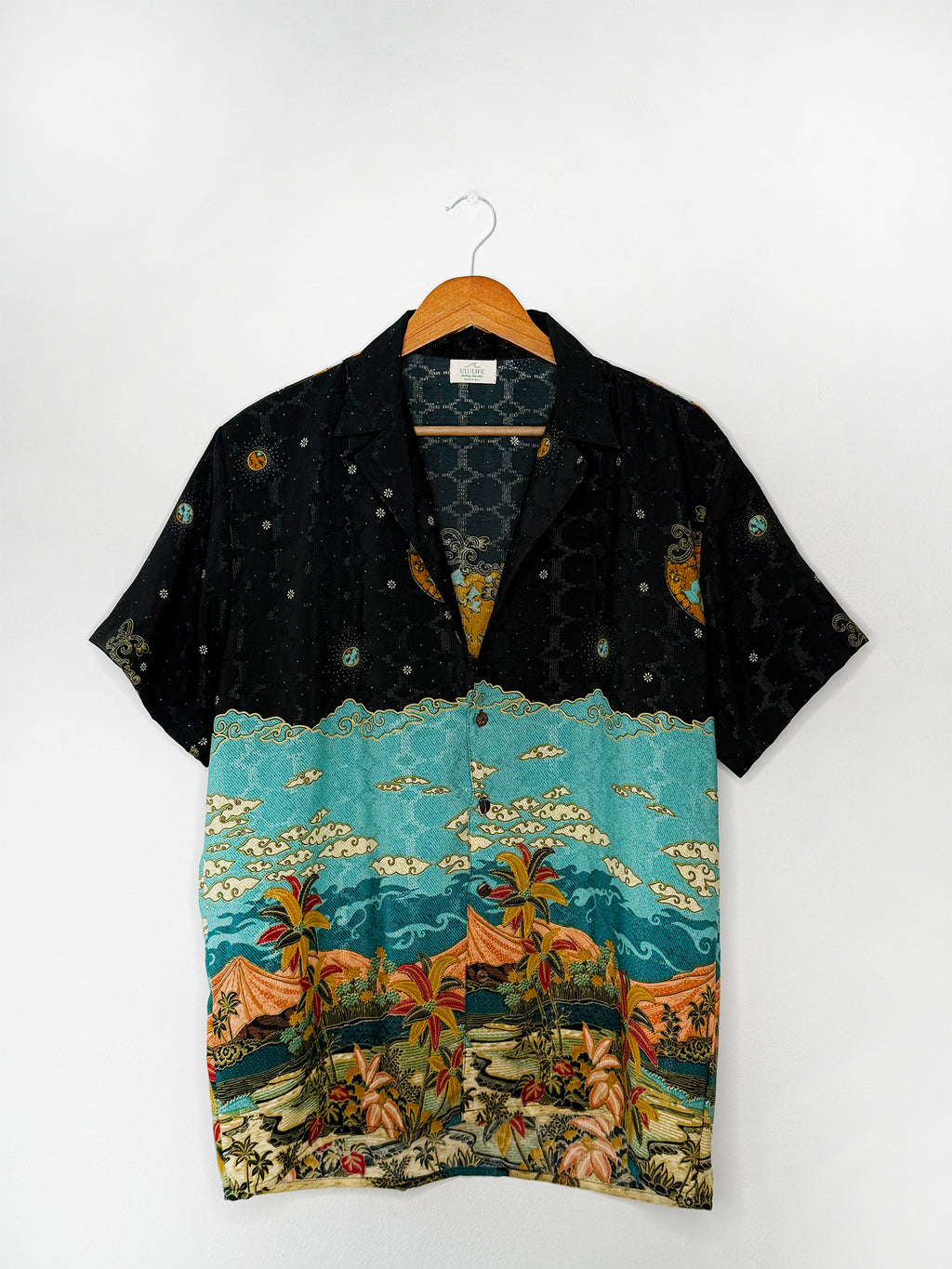Batik Shirt Short Sleeve - Green Beach Model