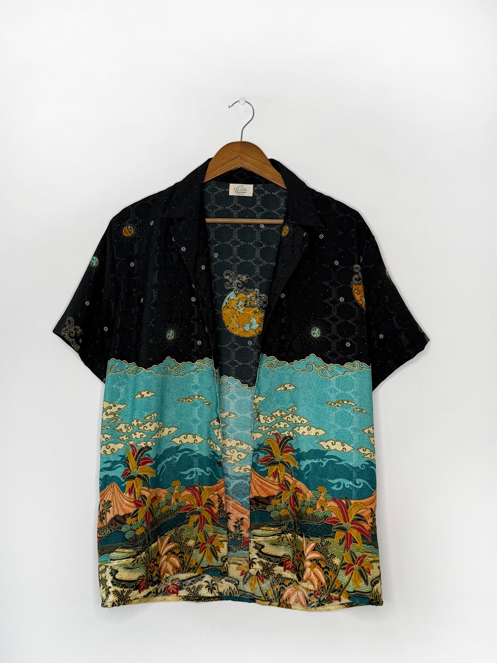 Batik Shirt Short Sleeve - Green Beach Model